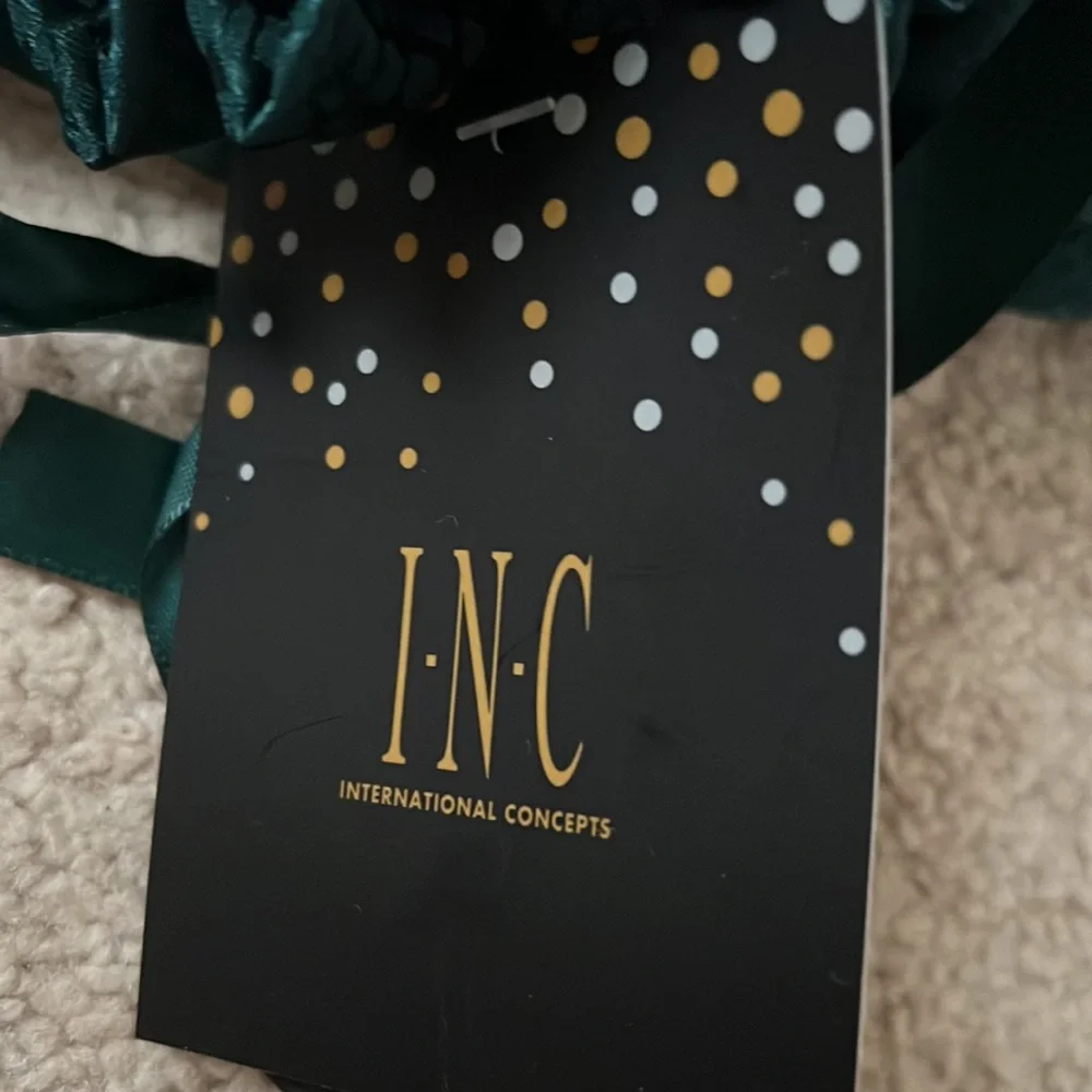INC INTERNATIONAL CONCEPTS Gift Bag Slippers - Picture 8 of 10